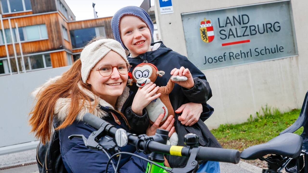 Mutter Corina Wallinger mit dem siebenjährigen Timon. Mutter Corina Wallinger mit dem siebenjährigen Timon.