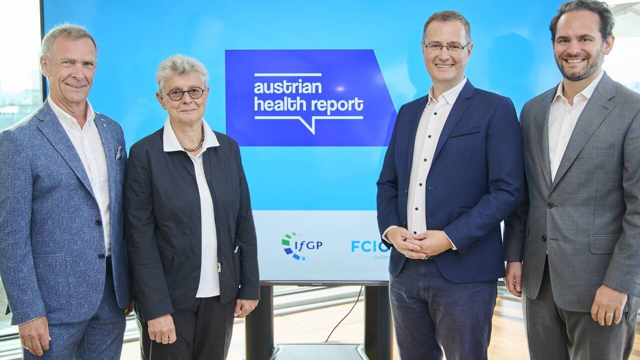 Reinhard Raml, Ulrike Holzgrabe, Walter Feichtinger und Marco Pucci bei der Präsentation des „Austrian Health Reports“ am Mittwoch in Wien.  