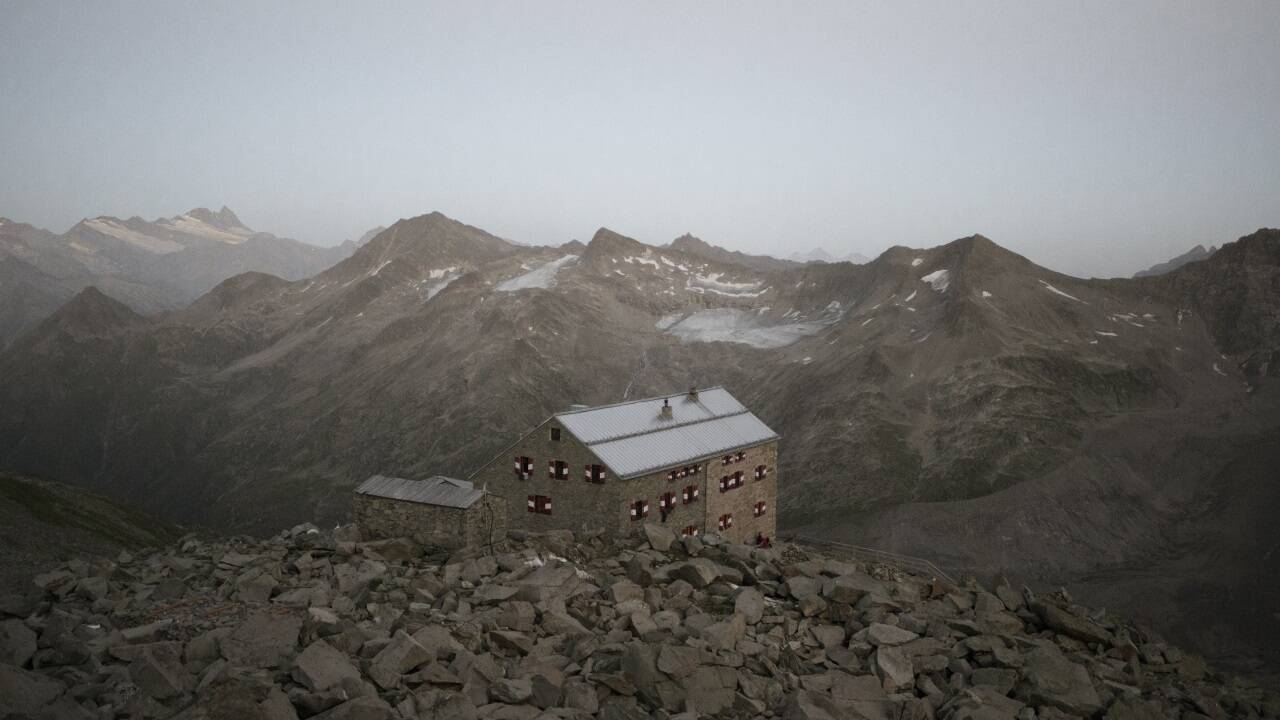 Die Neue Prager Hütte am Großvenediger kämpft immer mehr mit Wassermangel. Die Neue Prager Hütte am Großvenediger kämpft immer mehr mit Wassermangel.