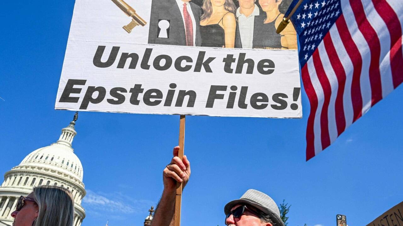 Opfer des Missbrauchsrings rund um den verstorbenen US-Millionär Jeffrey Epstein traten in Washington vor die Kameras. Opfer des Missbrauchsrings rund um den verstorbenen US-Millionär Jeffrey Epstein traten in Washington vor die Kameras.