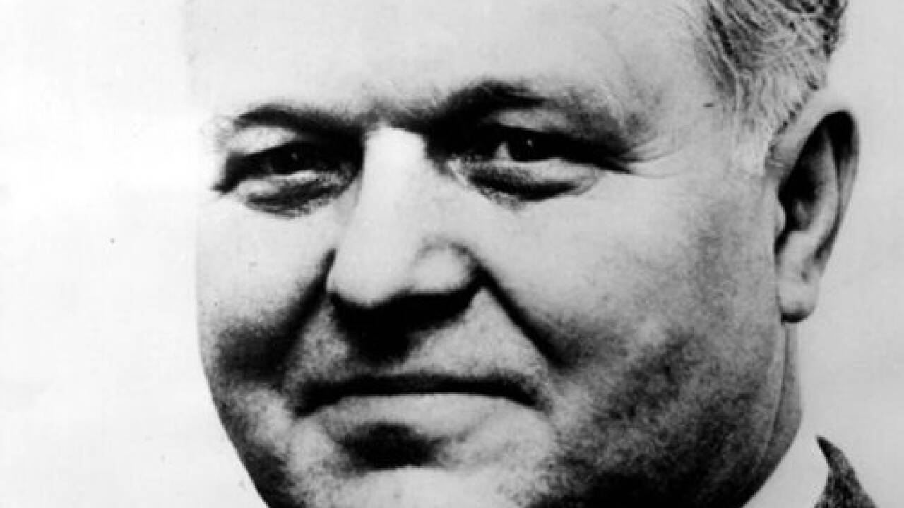 1980: Der polnische Parteichef Gierek tritt zurück und wird durch Stanisław Kania (Bild) ersetzt. 1980: Der polnische Parteichef Gierek tritt zurück und wird durch Stanisław Kania (Bild) ersetzt.