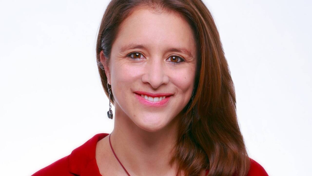 Patricia Palacios, Philosophin der Physik, untersucht im Projekt MACBeh die Übertragbarkeit physikalischer Modelle auf biologische und soziale Systeme.  