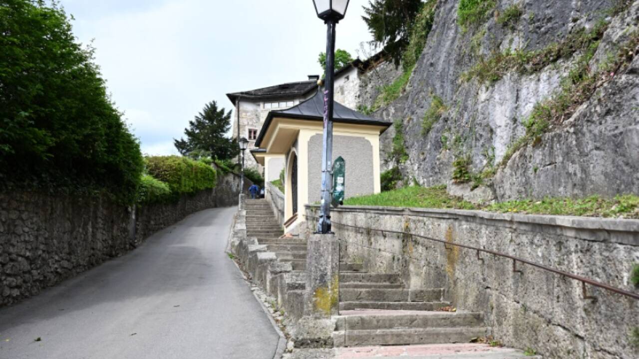 Die bestehende enge und steile Zufahrt auf den Kapuzinerberg. Die bestehende enge und steile Zufahrt auf den Kapuzinerberg.