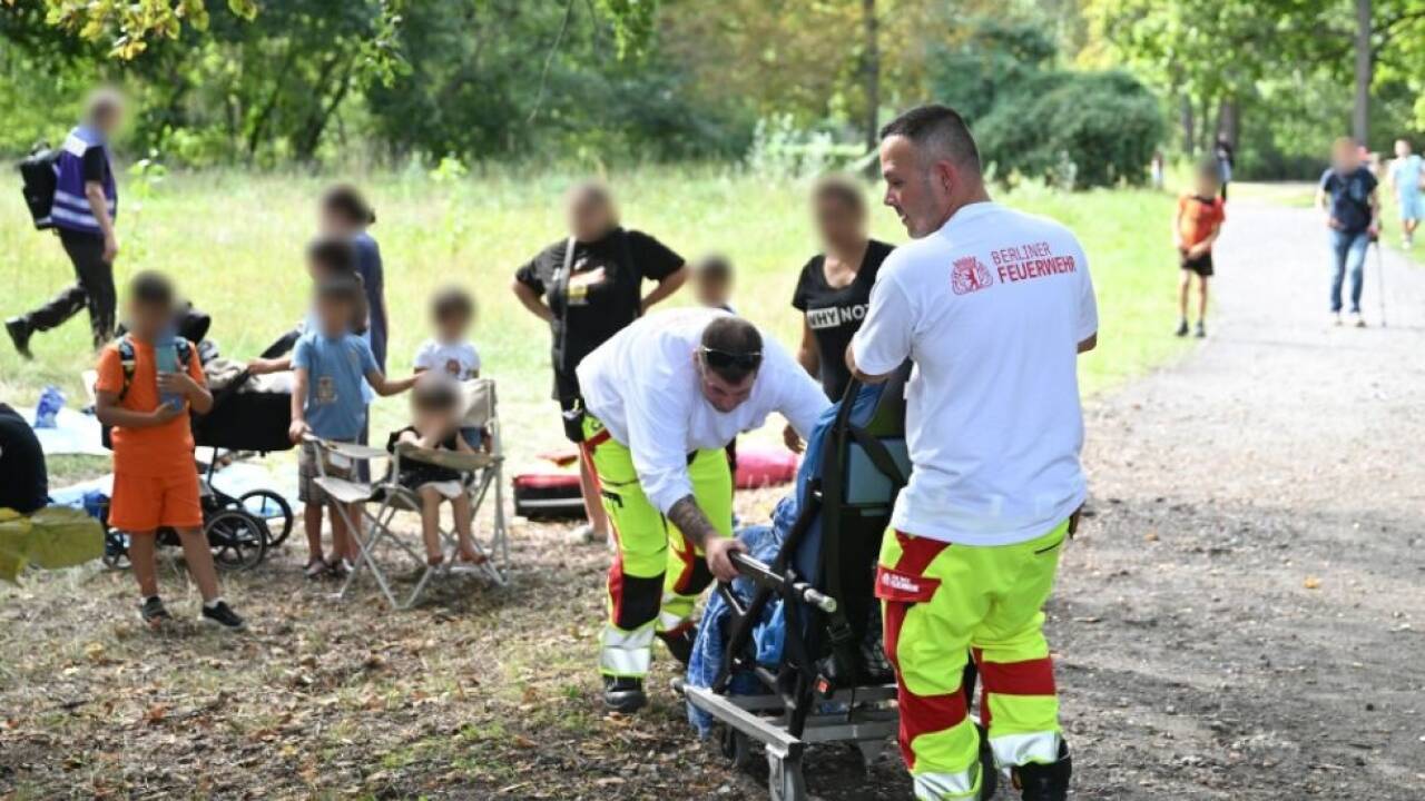 Betreuerin schwer, drei Kinder leicht verletzt 