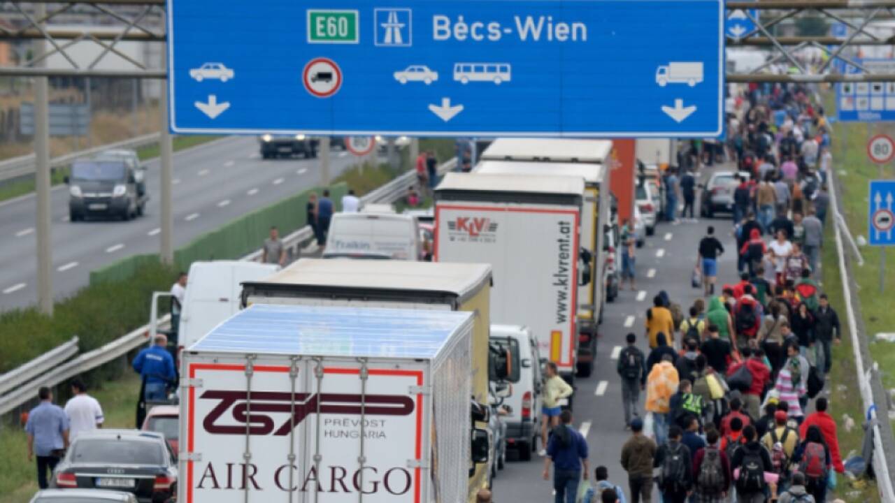 Flüchtlinge auf dem Weg nach Österreich Flüchtlinge auf dem Weg nach Österreich