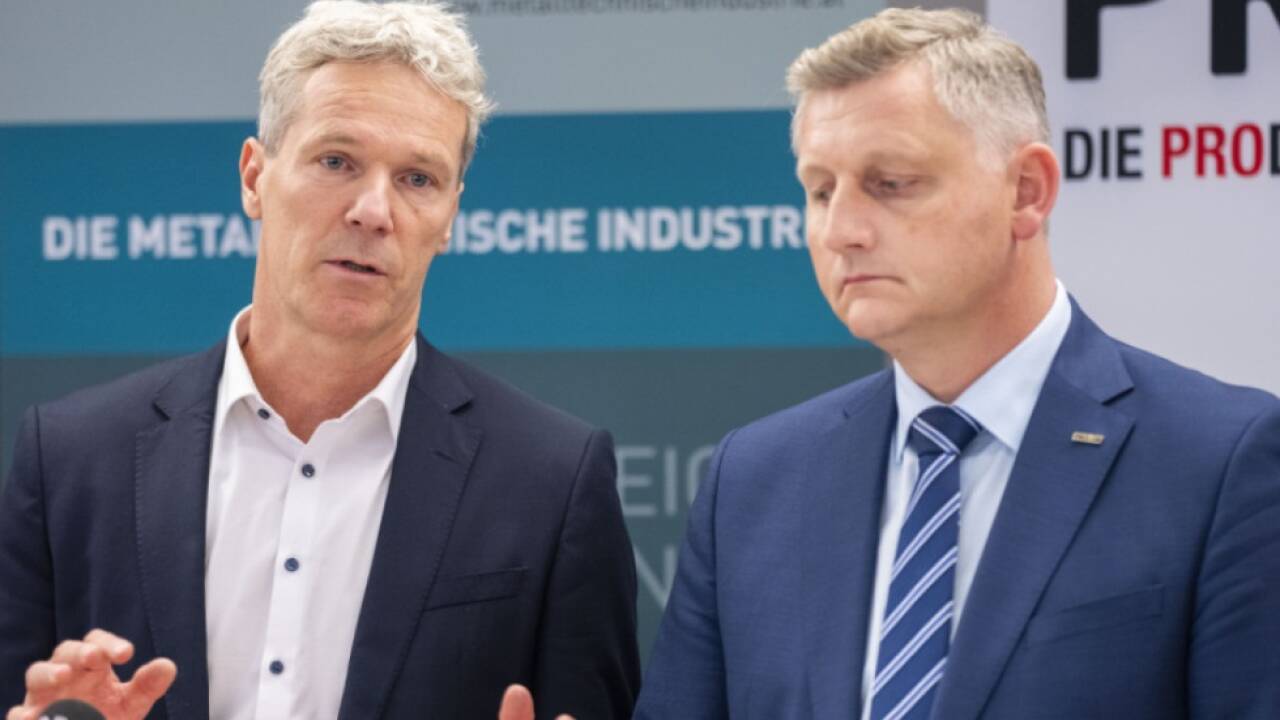 Arbeitgeber-Sprecher Knill (li.) mit PRO-GE-Chefverhandler Binder 