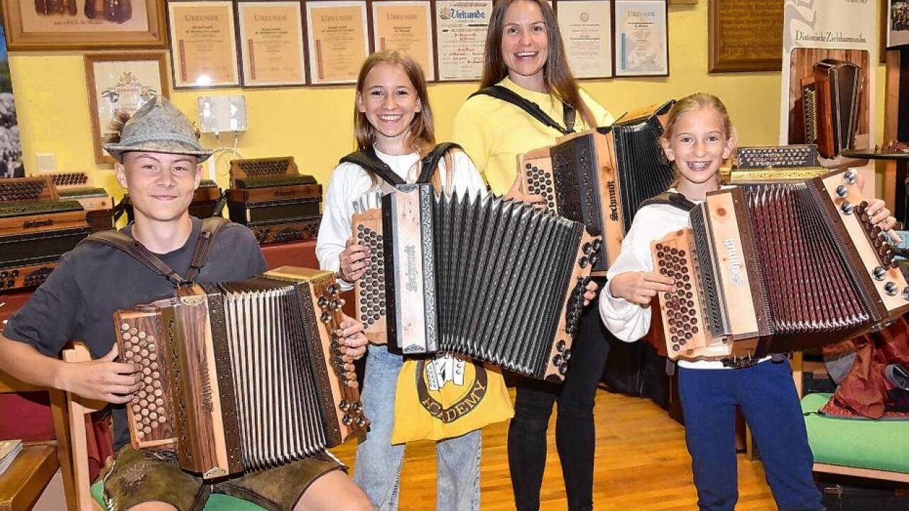 Über 100 Teilnehmer waren beim zweiten internationalen Harmonika-Treffen in St. Michael dabei. 