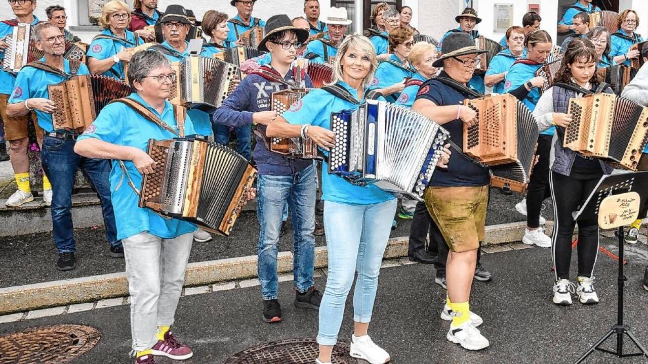 Über 100 Teilnehmer waren beim zweiten internationalen Harmonika-Treffen in St. Michael dabei. 