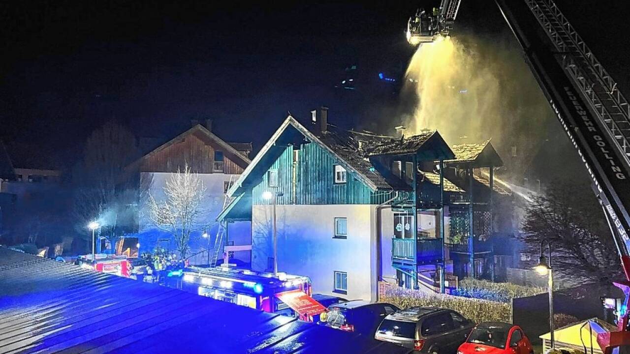 110 Feuerwehrkräfte waren bei dem Brand stundenlang im Einsatz. 