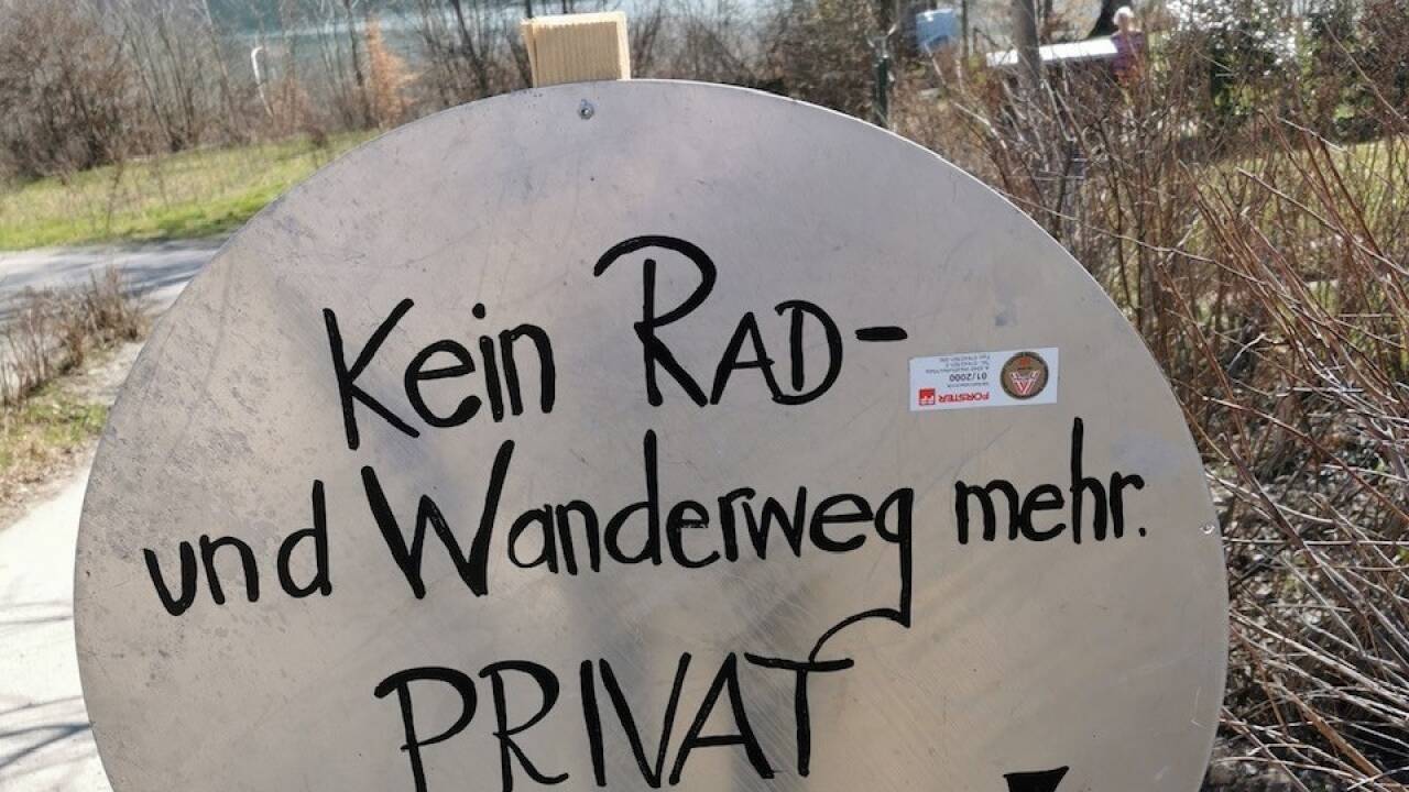 Schon im Frühling sorgte die Sperre des Rundwegs am Mattsee für Aufregung unter Wanderern und Radfahrern.  