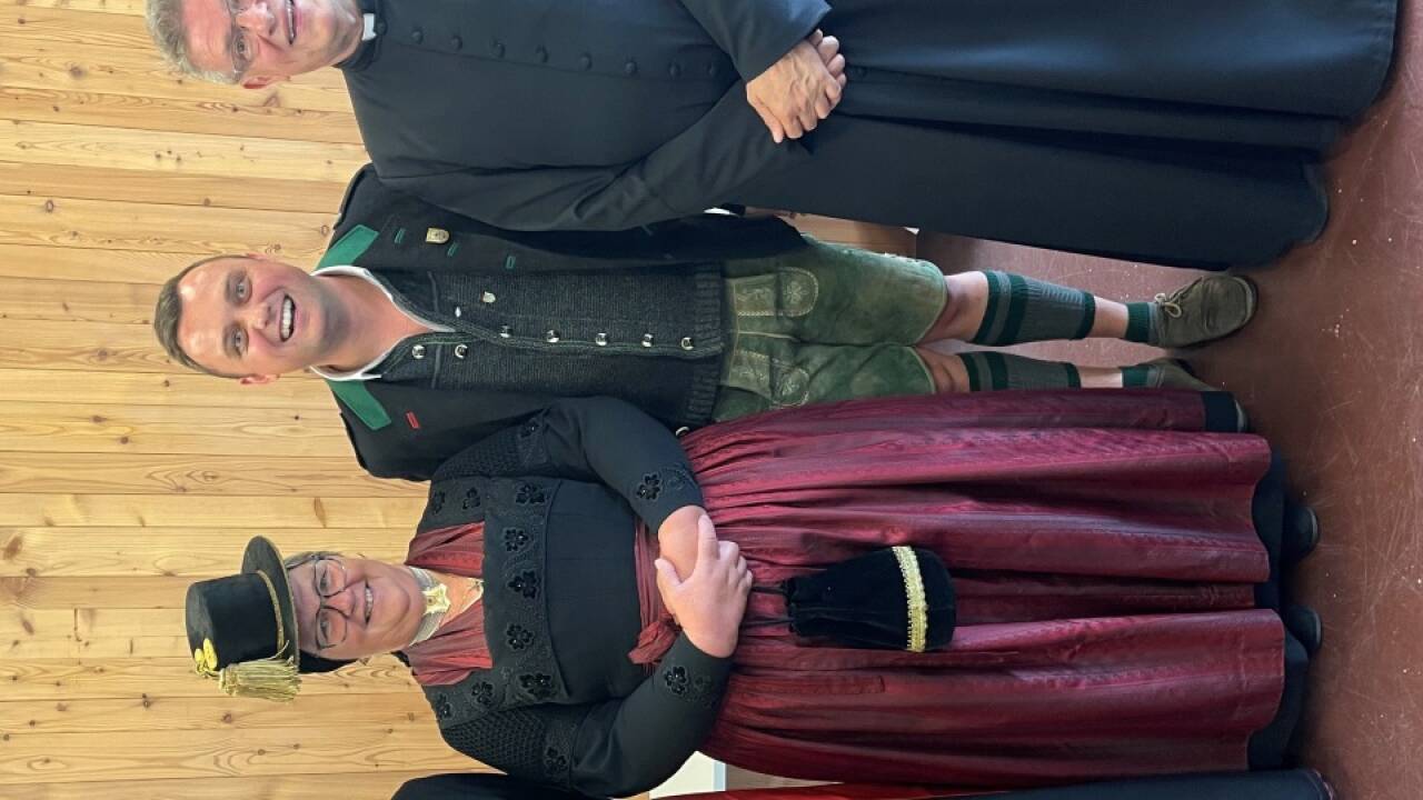 2022 mit Erzbischof Franz Lackner, PGR-Obfrau Elisabeth Meusburger und Patrick Seiwald 