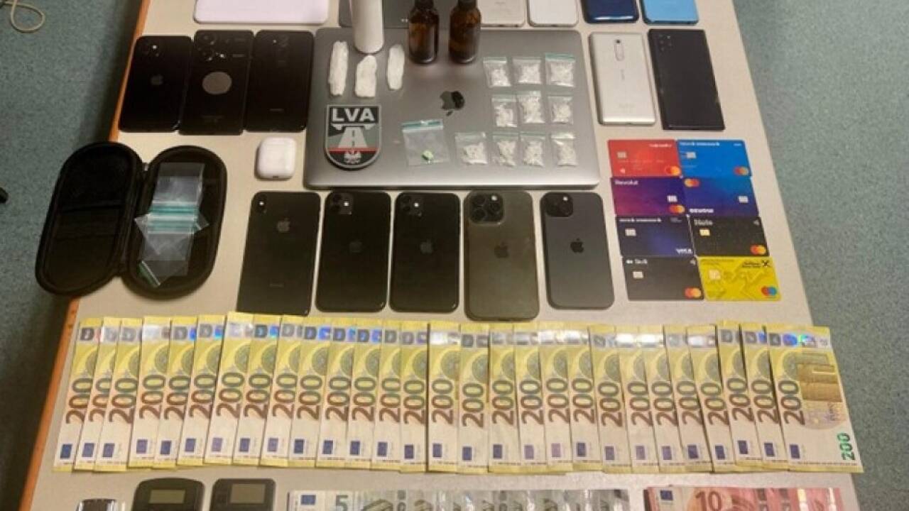 Im Kofferraum befanden sich etwa Drogen, Bargeld und Notebooks Im Kofferraum befanden sich etwa Drogen, Bargeld und Notebooks
