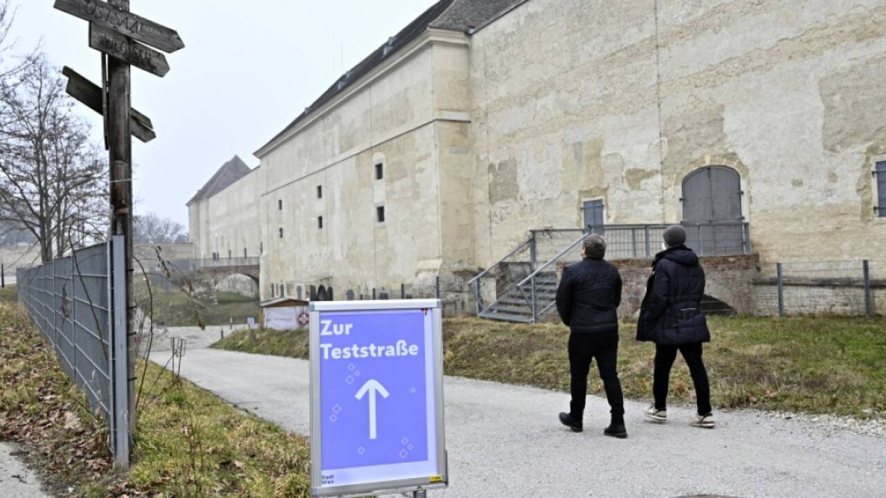 Corona-Teststra-e-in-Wiener-Schloss-besch-ftigt-Stadt-RH