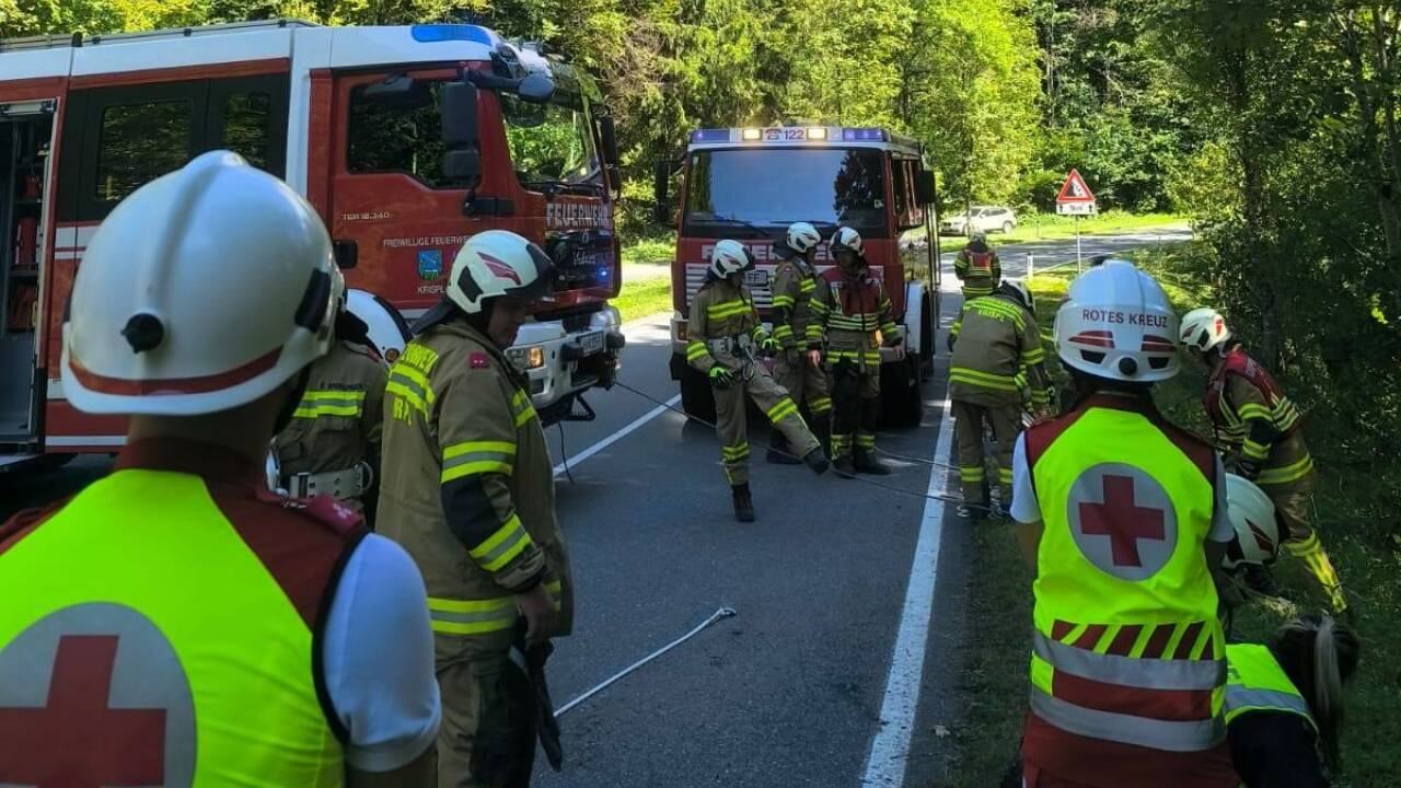 Bilder vom fordernden Einsatz der Freiwilligen Feuerwehr Krispl.  