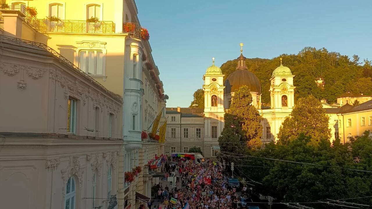 Pride-Parade durch die Salzburger Innenstadt. 