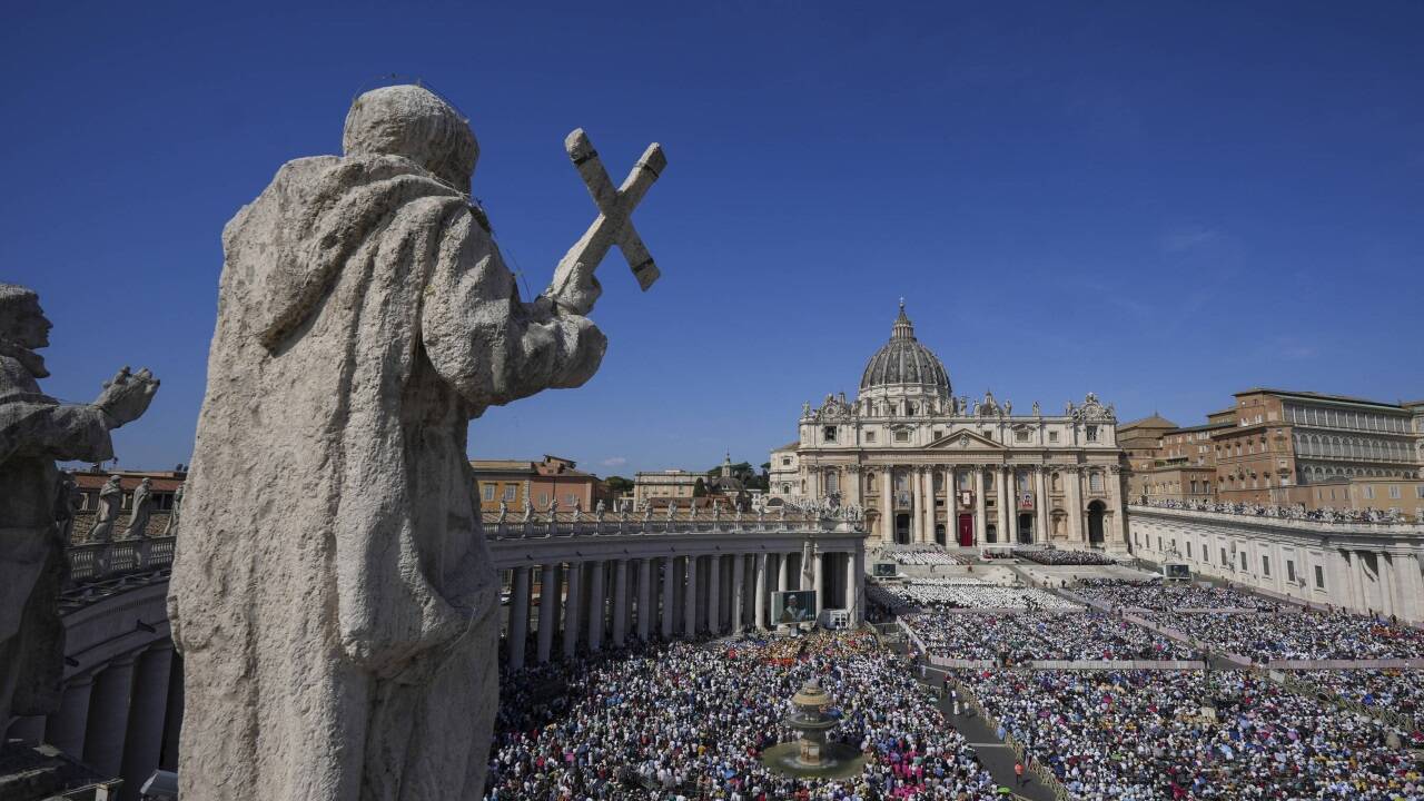 Tausende Pilgerinnen und Pilger kamen zur Messe für Carlo Acutis und Pier Giorgio Frassati zum Petersplatz in Rom. 