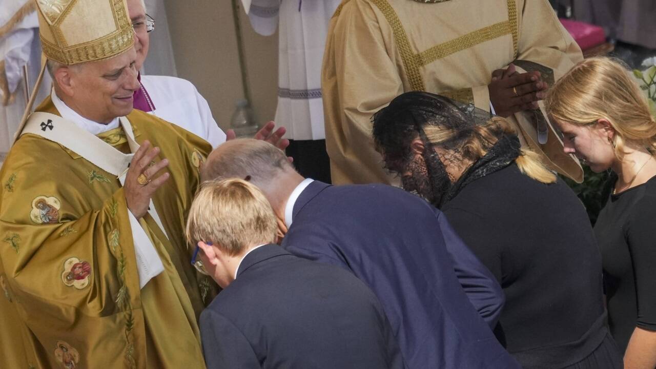 Papst Leo XIV. sprach am Sonntag die beiden jung verstorbene Italiener heilig und segnete Carlo Acutis Familie.  