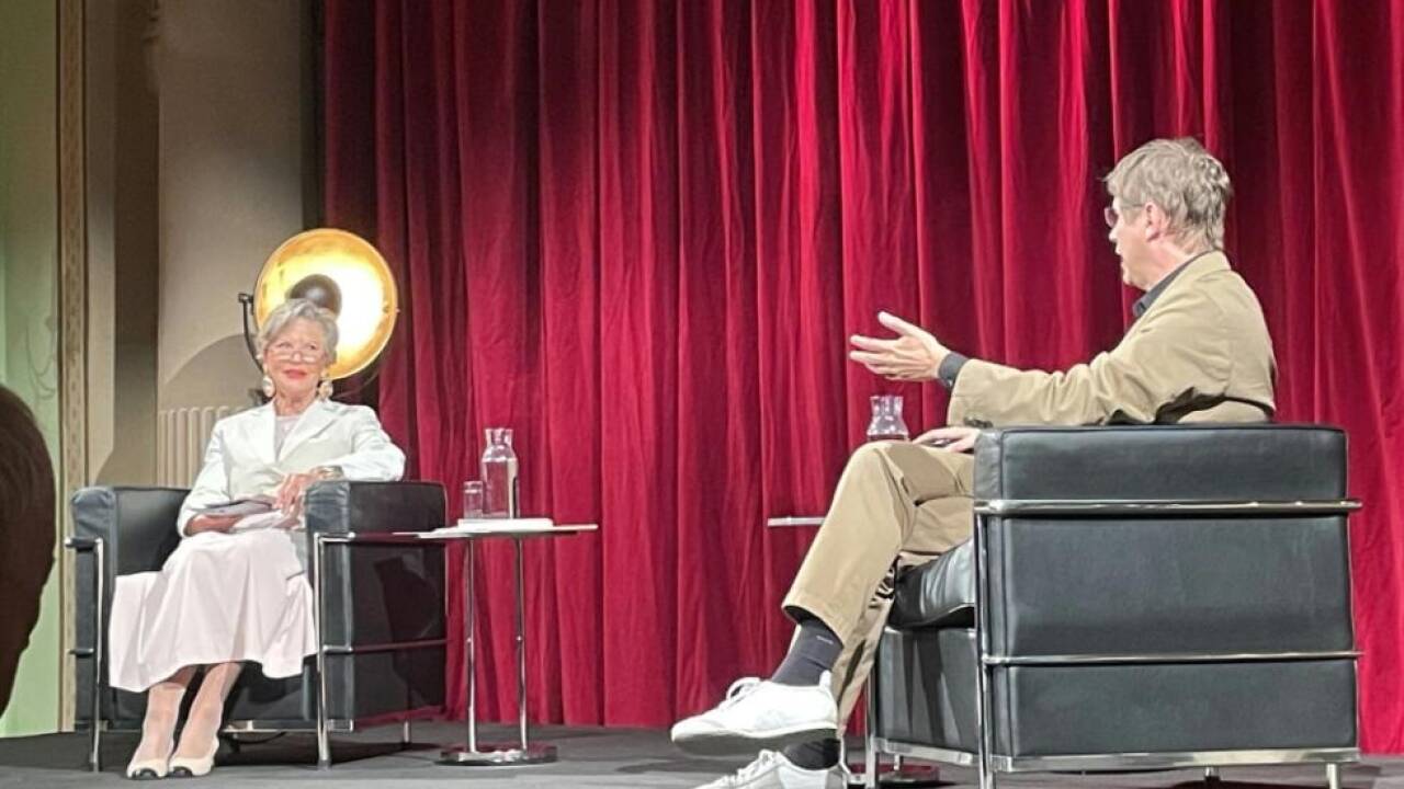 Eva-Maria Klinger mit Daniel Kehlmann im 'JosefStadtgespräch' 