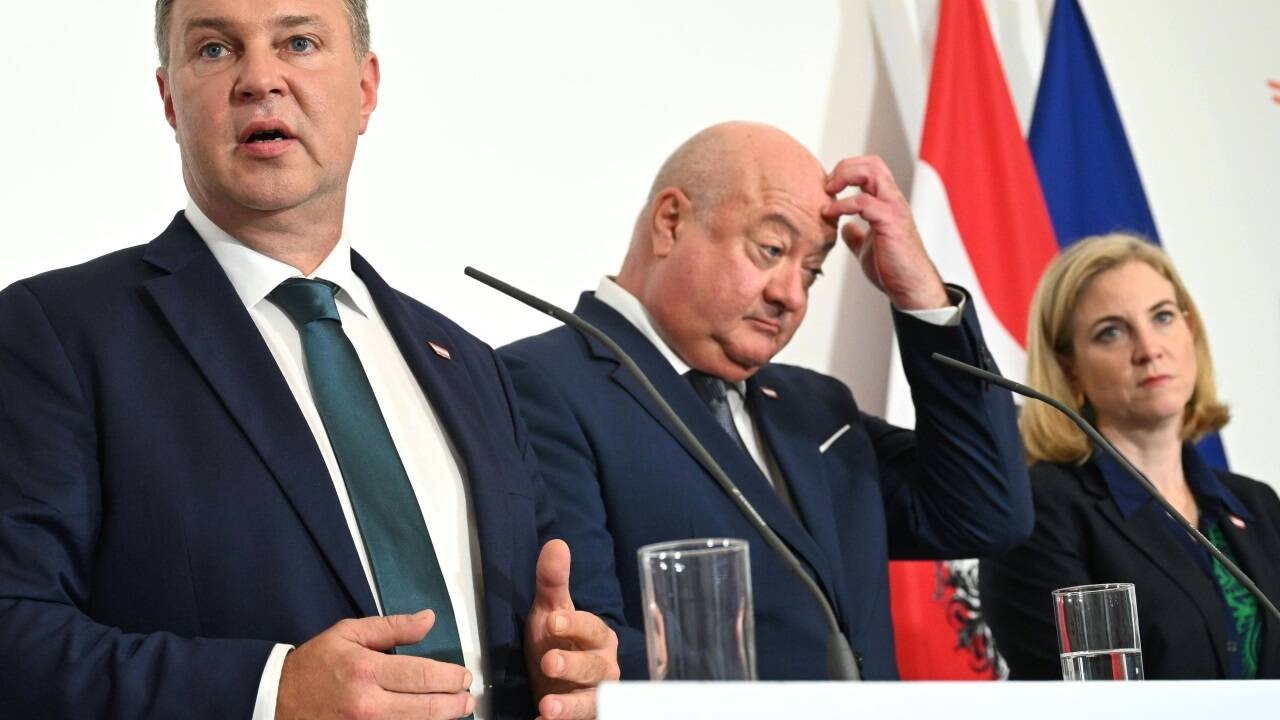 Nachdenkliche Mienen an der Regierungsspitze: Andreas Babler, Christian Stocker, Beate Meinl-Reisinger. Nachdenkliche Mienen an der Regierungsspitze: Andreas Babler, Christian Stocker, Beate Meinl-Reisinger.