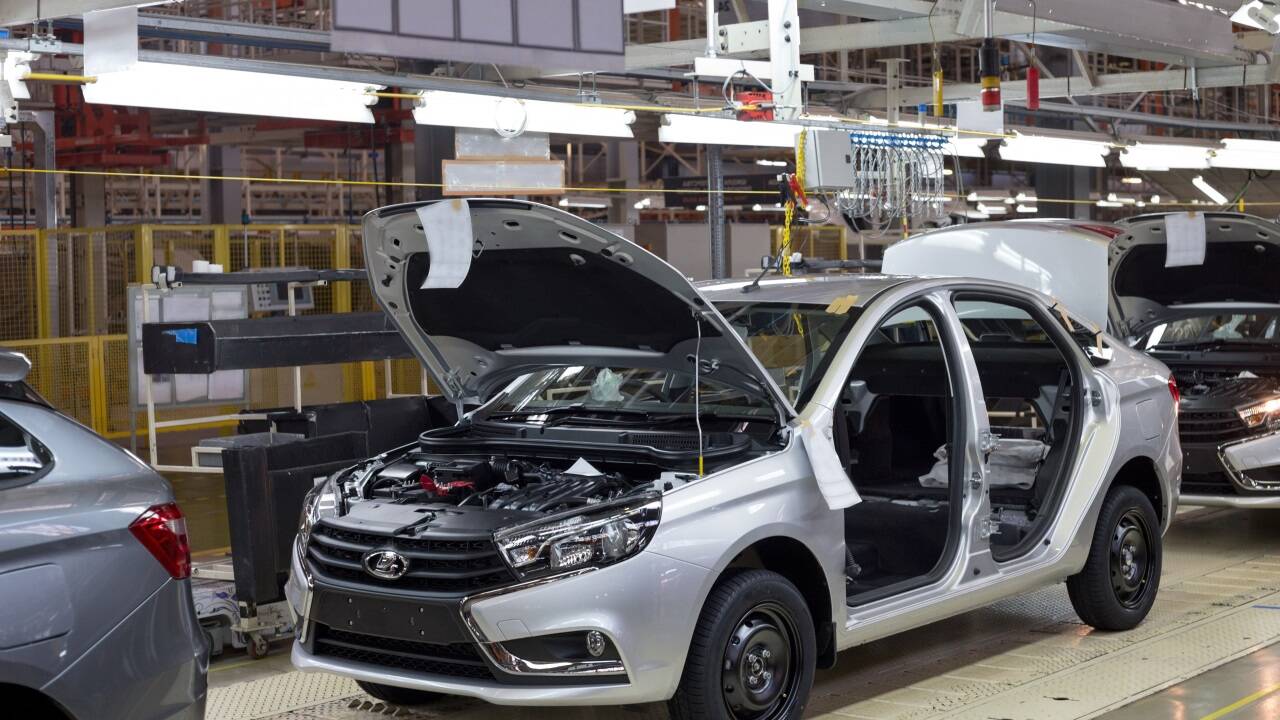 Beim größten Autohersteller Avtovaz droht nach der verordneten Sommerpause Kurzarbeit.  