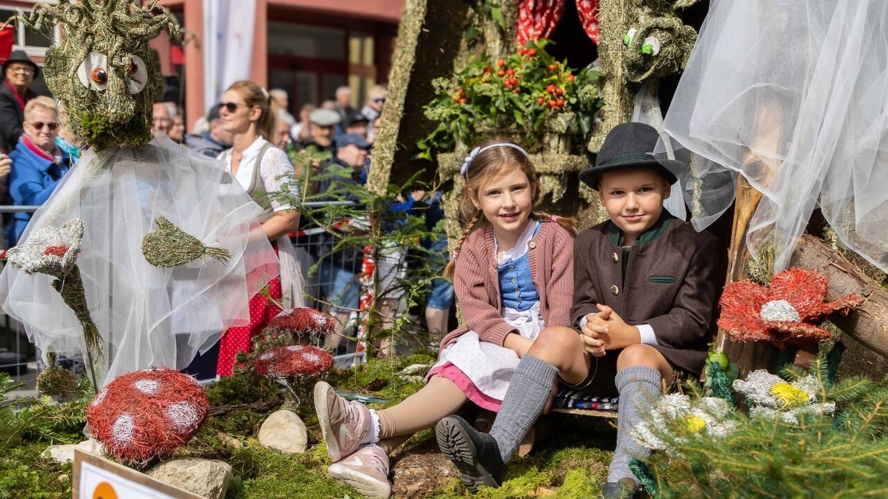 Keine Angst im Geisterhaus des Rußbacher Tourismusverbands hatten Marie und Levi. 