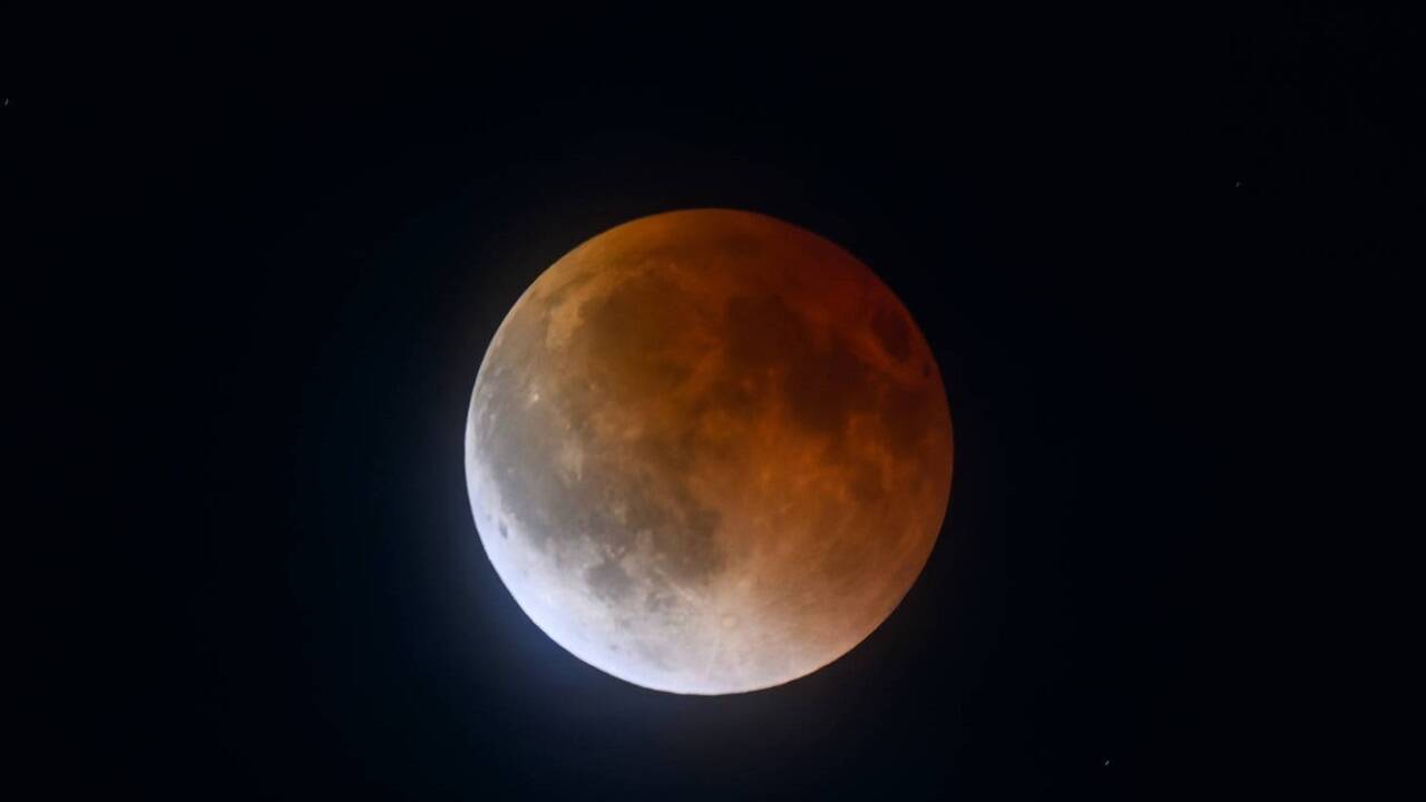 Der Mond um 20.51 Uhr auf der Sofienalpe in Wien. 