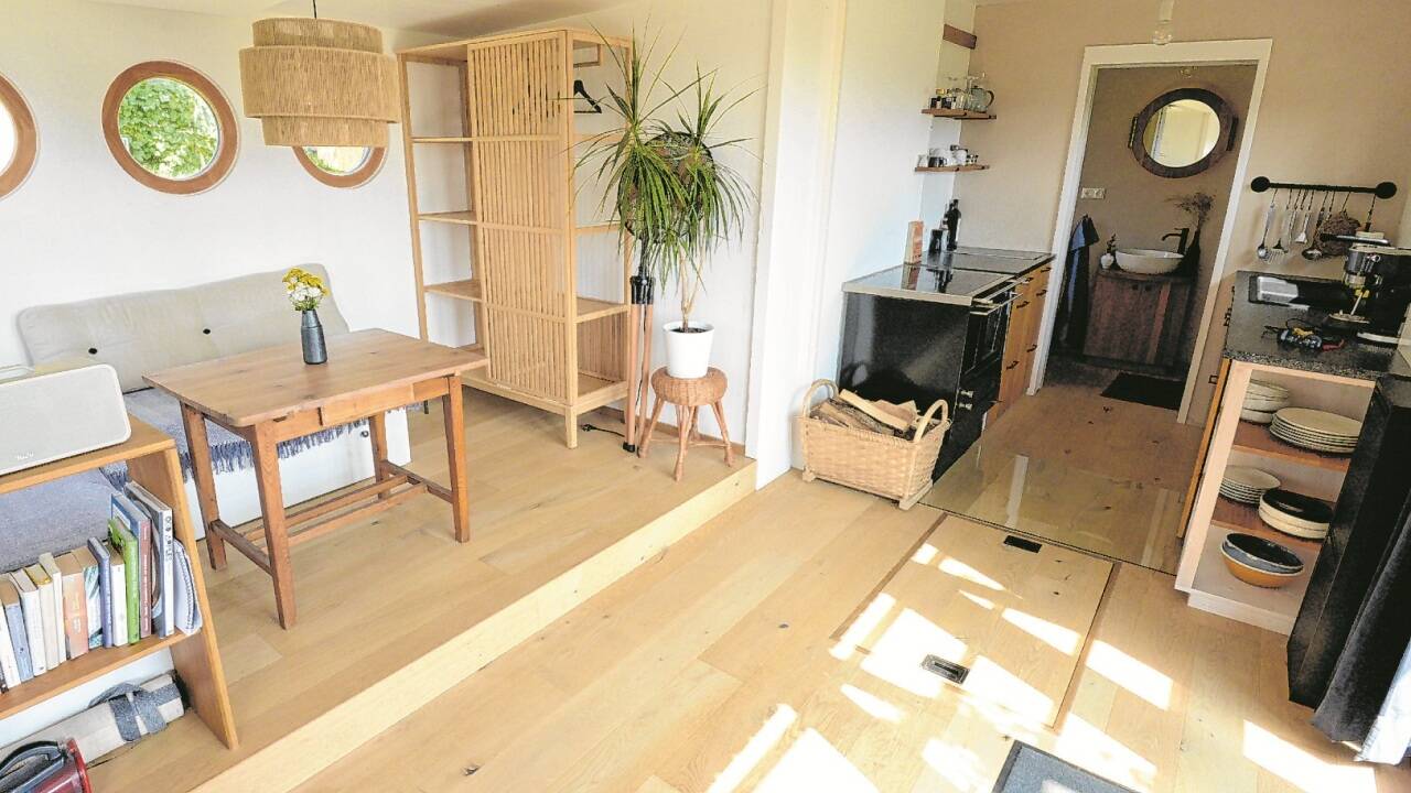 Kleines Haus, ganz groß: Auf Dauer hier zu leben, würde noch Stauraum erfordern, jetzt ist die Einrichtung luftig und offen. 