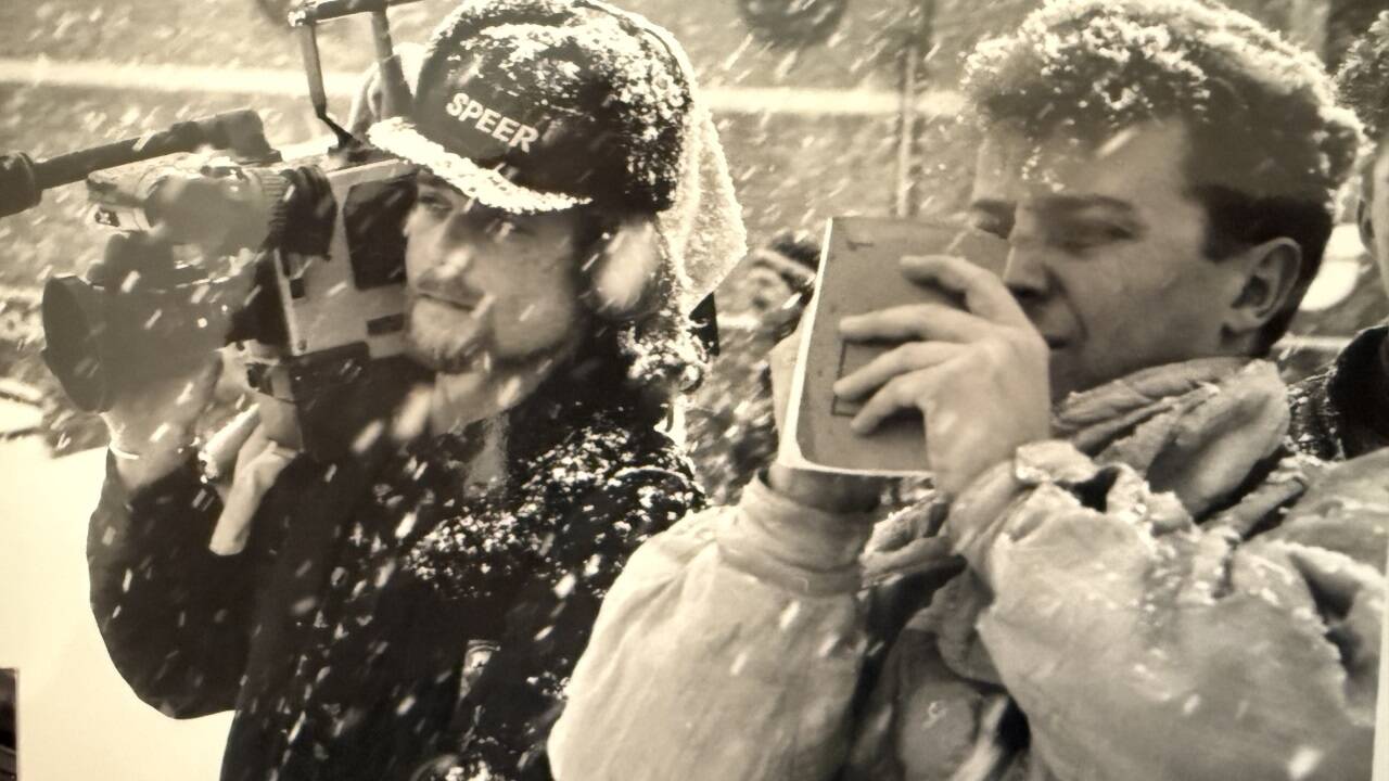Notizblock im Einsatz bei einem Zugunfall Anfang 1990er in Bischofshofen. 