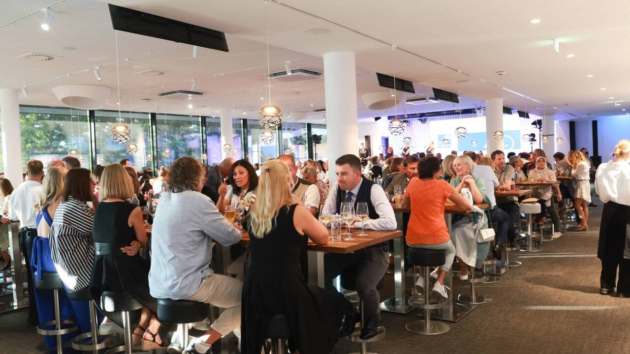 Mitarbeiterfest im Bulls Corner beim Stadion.  