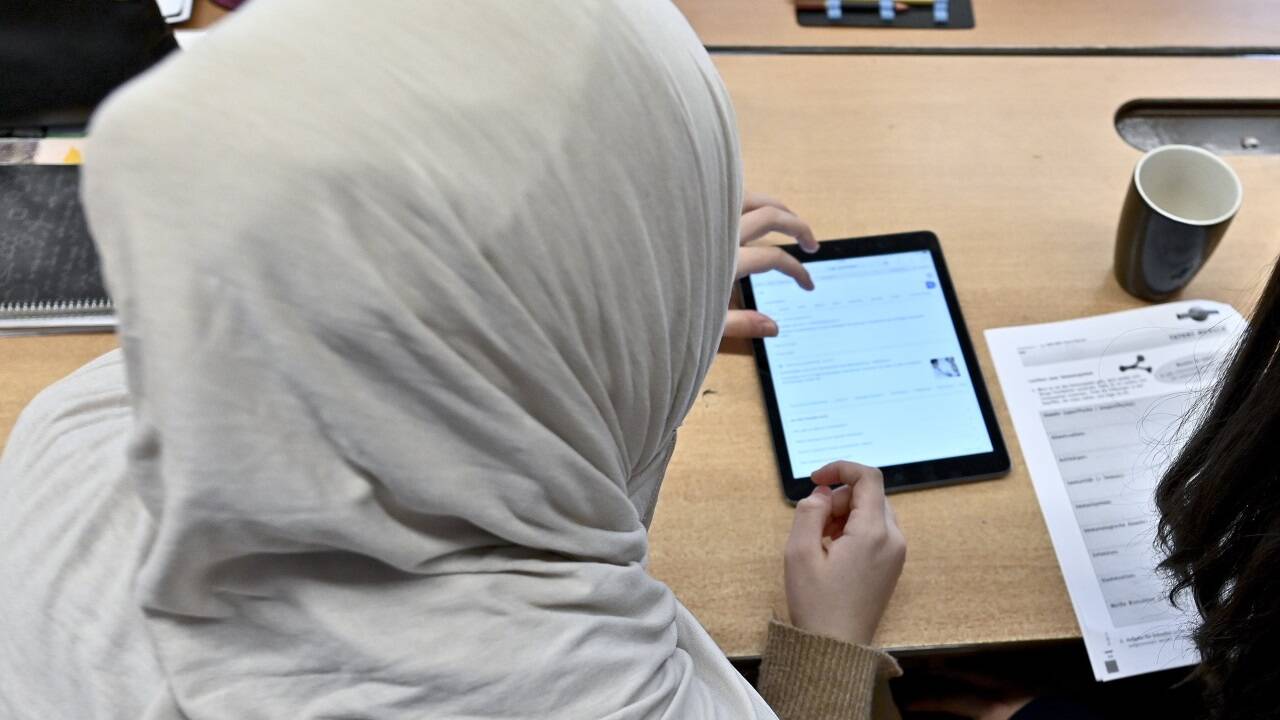 Der Gesetzesentwurf für ein Kopftuchverbot für Schülerinnen unter 14 ist fast fertig. Der Gesetzesentwurf für ein Kopftuchverbot für Schülerinnen unter 14 ist fast fertig.