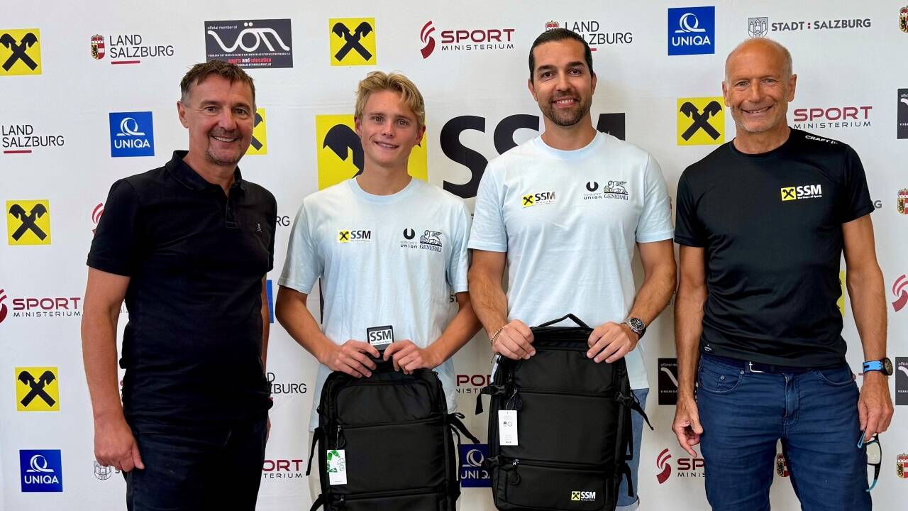 Im SSM wurde die Basis für die Erfolge gelegt: Schwimmer Luca Karl und Trainer Plamen Ryaskov mit Sport-Landesrat Martin Zauner (links) und SSM-Geschäftsführer Thomas Wörz.  