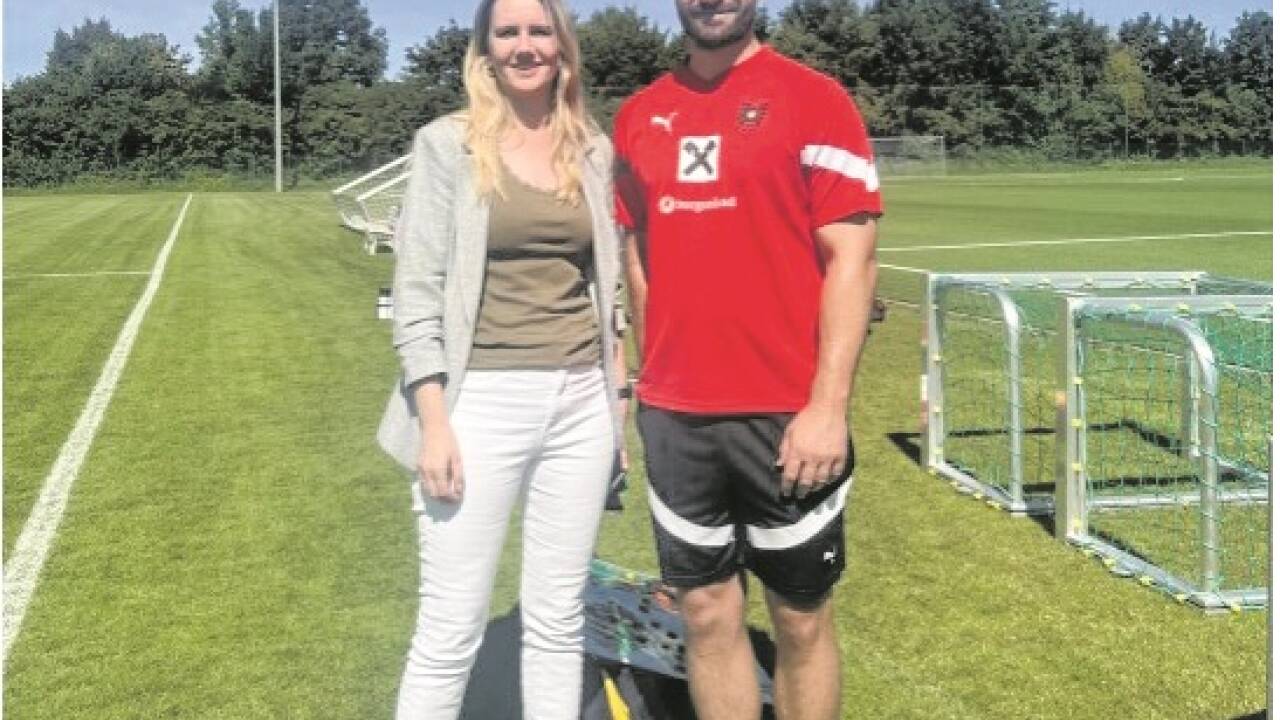 ULSZ-Geschäftsführerin Sabrina Rohrmoser und Kevin Nagelseder, Teammanager der ÖFB U17.  