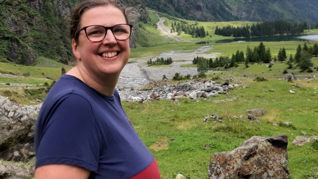 Bei einem Heimatbesuch im Mittersiller Felbertal: Heidemarie Egger vom „Roanerbauern“. Nach ihrem Studium ist sie nach Wien gezogen und mit ihrer Expertise zum Thema Frauen mit Behinderungen hat sie dort 2023 die Organisation FmB gegründet. „Wir werden doppelt diskriminiert. Als Frau von Haus aus und nochmal extra wegen der Behinderung“, sagt sie.  