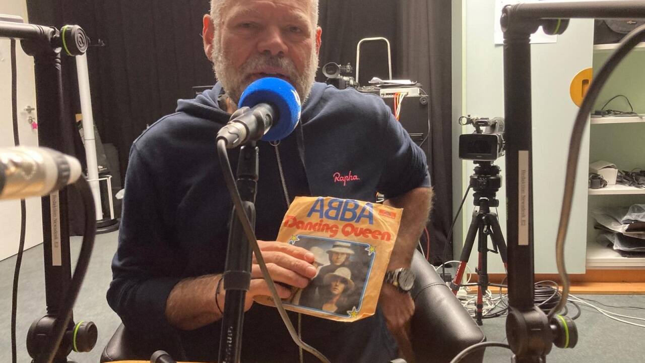 Bernhard Flieher und eine alte ABBA-Single. 