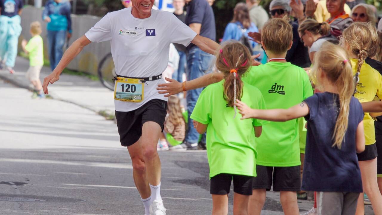 Andreas Goldberger startete beim Wallerseelauf und gewann seine Altersklasse im Halbmarathon. 