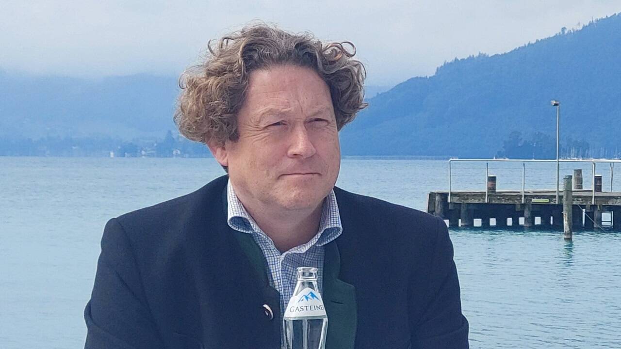 Laurenz Aschauer, Leiter des Bundesforste-Forstbetriebs Traunviertel-Innviertel: „Wir präsentieren mit den Tannen für die Einbäume unser Hauptprodukt Holz. Die Tanne ist als Pfahlwurzler stabil und hitzebeständig, sie ist wichtig für den Wald der Zukunft.“ 