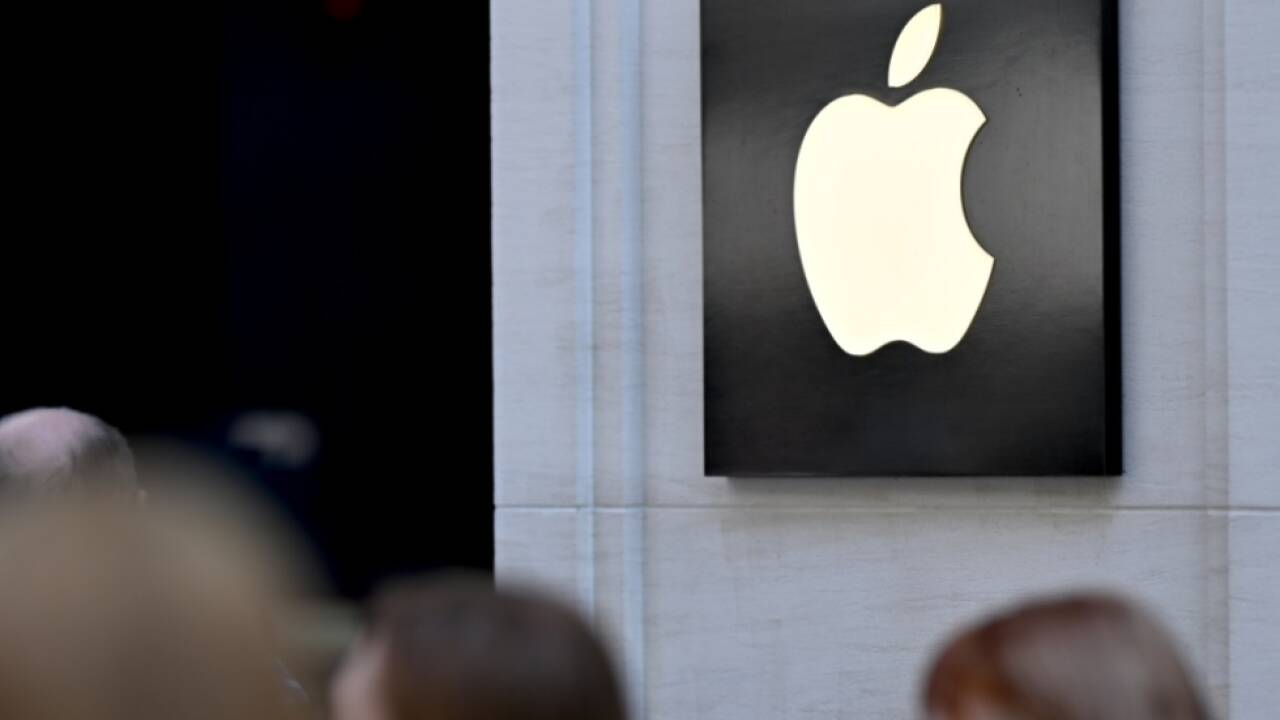 Apple-Logo am Wiener Geschäft des US-Tech-Giganten 