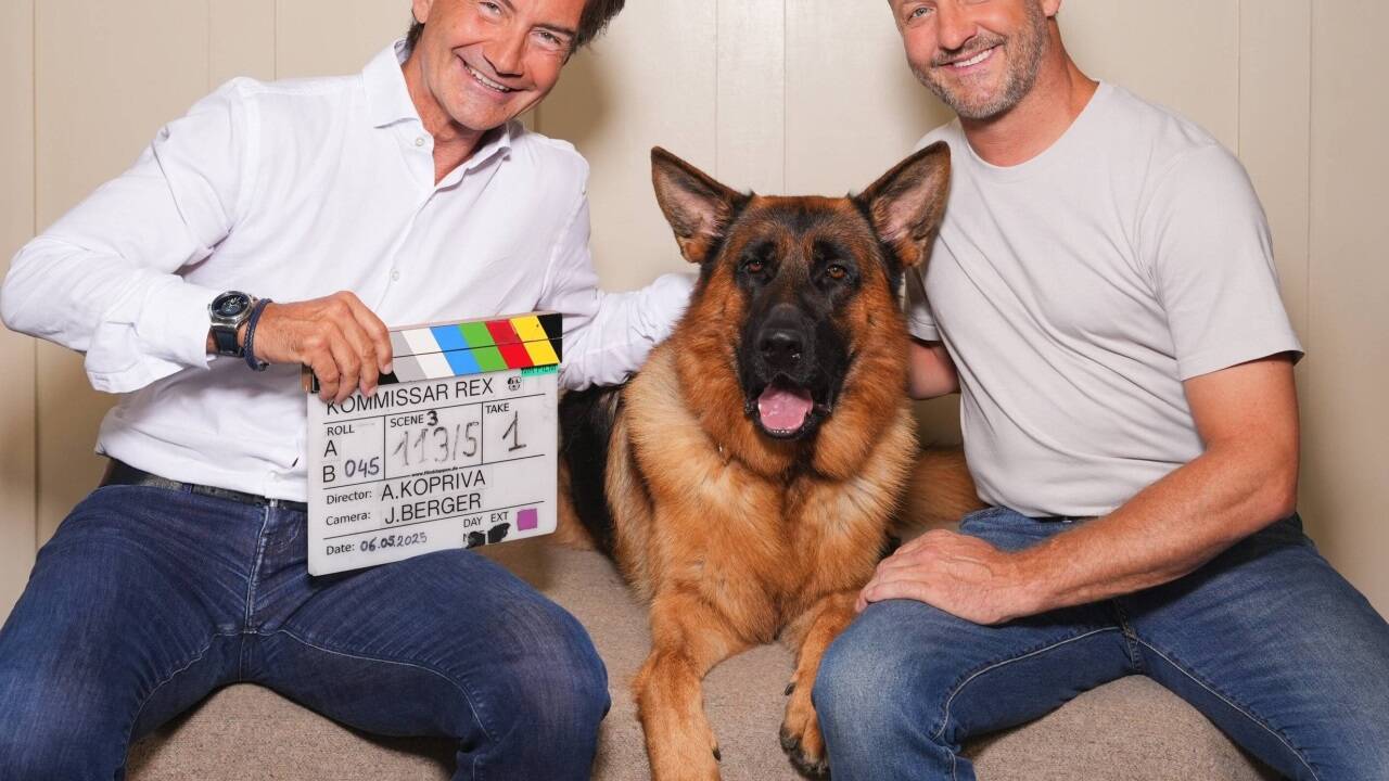„Kommissar Rex“ kehrt zurück. Im Bild ORF-Generaldirektor Roland Weißmann, Maximilian Brückner und Rex.  