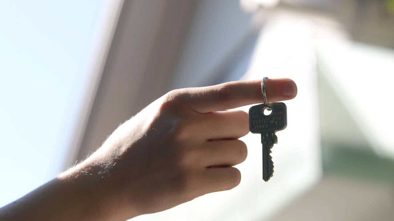 Im ersten Halbjahr 2025 wurden deutlich mehr Schlüssel an neuen Immobilieneigentümer übergeben als im Vorjahr. 