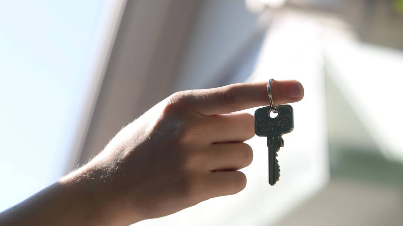 Im ersten Halbjahr 2025 wurden deutlich mehr Schlüssel an neuen Immobilieneigentümer übergeben als im Vorjahr. 