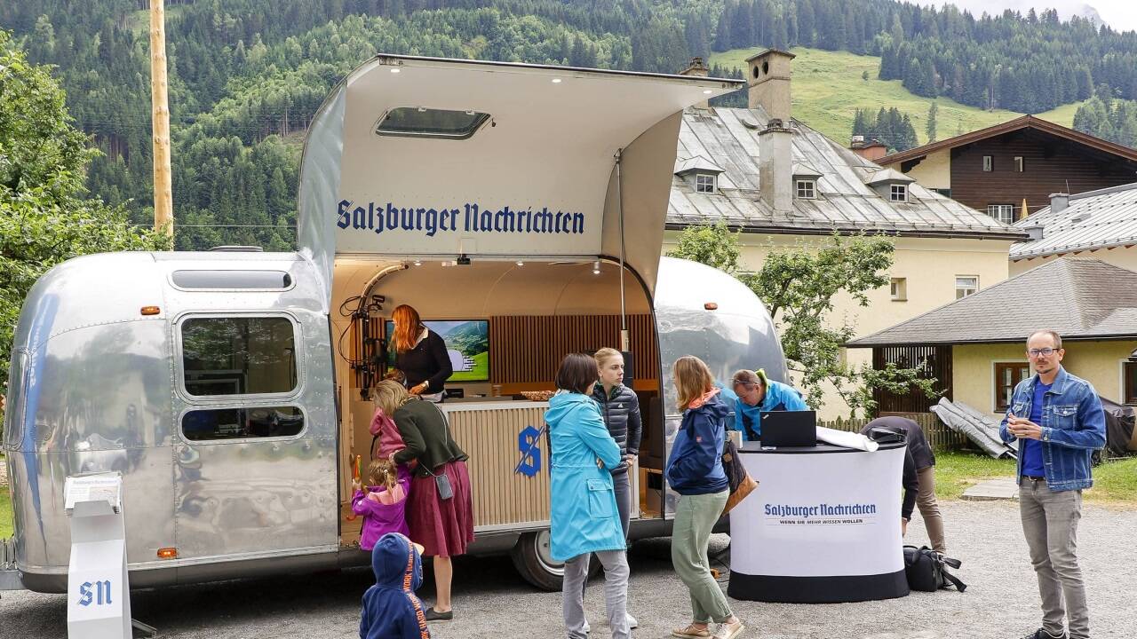 Der SN-Airstream ist die Redaktion, die zu den Menschen kommt. Der SN-Airstream ist die Redaktion, die zu den Menschen kommt.