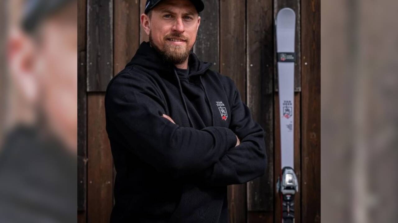 Seit dem Frühjahr fährt Max Franz mit den Van-Deer-Skiern seines langjährigen Freundes Marcel Hirscher.  