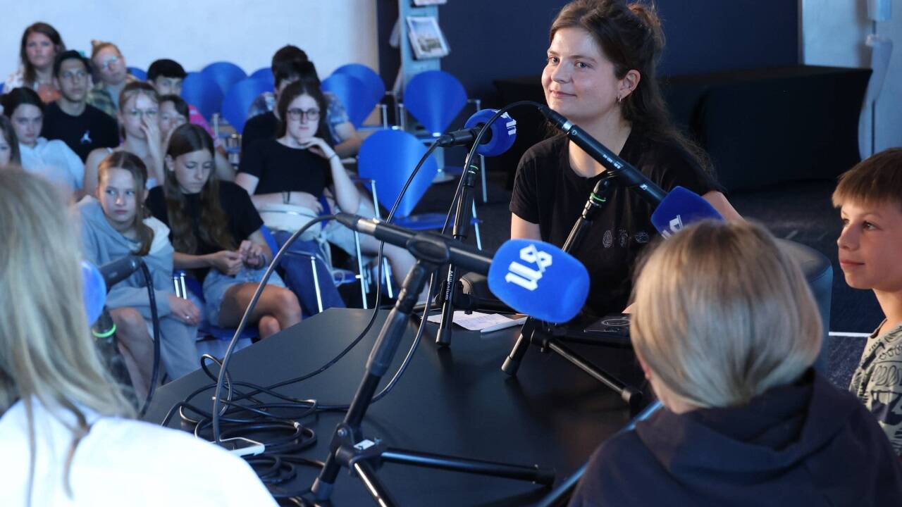 Im SN-Saal: Schüler im Gespräch mit SN-Redakteurin Anna Boschner. Im SN-Saal: Schüler im Gespräch mit SN-Redakteurin Anna Boschner.