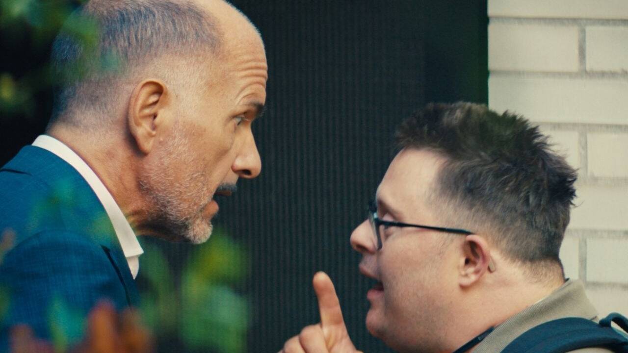 Die Komödie „Ganzer halber Bruder“ startet am 18. September in den Kinos. 