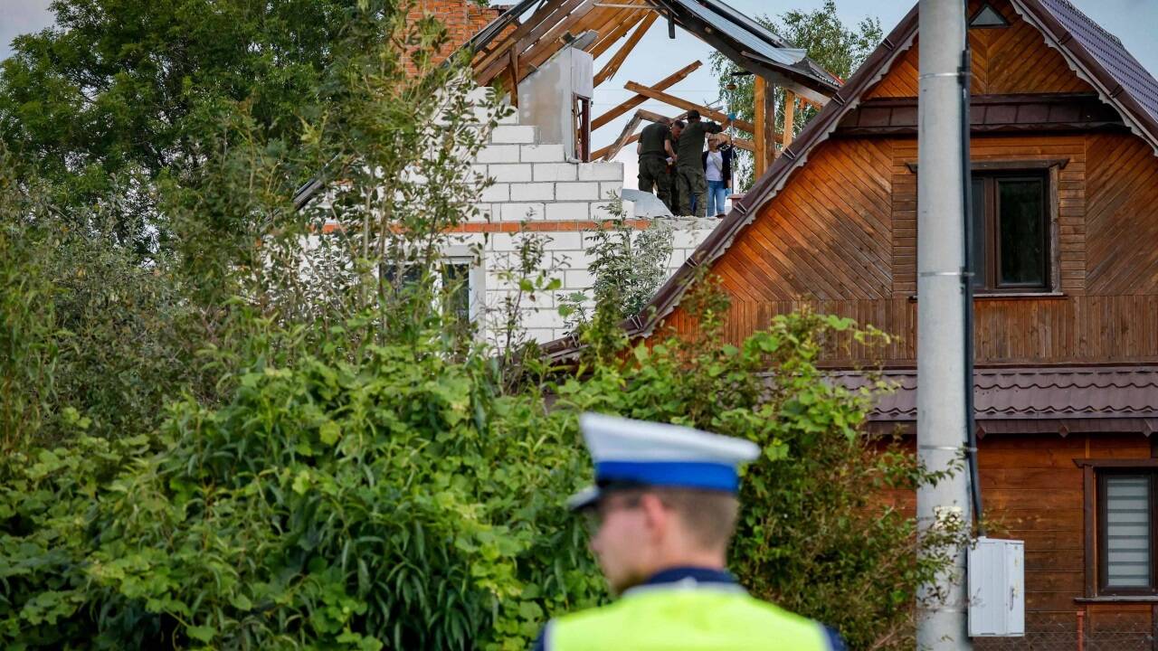 Häuser in Polen wurden von den abgeschossenen Drohnen beschädigt. 