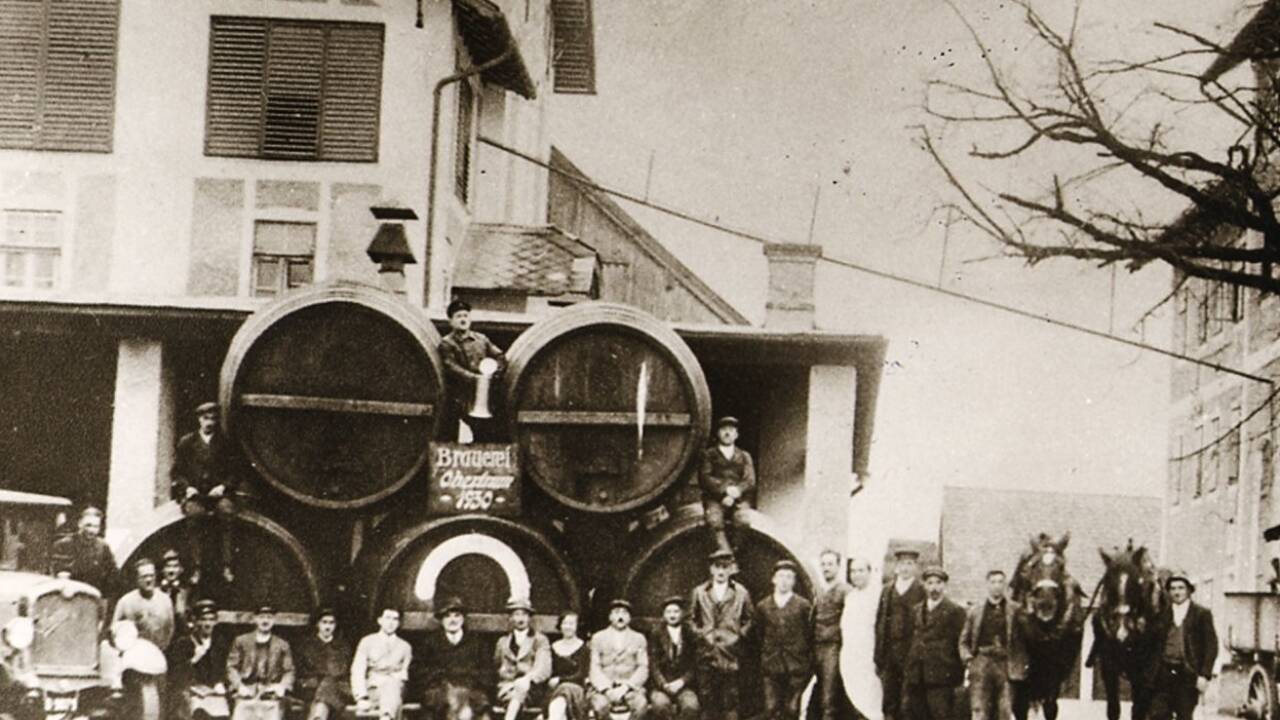 Die Belegschaft der Trumer Brauerei im Jahr 1930. 