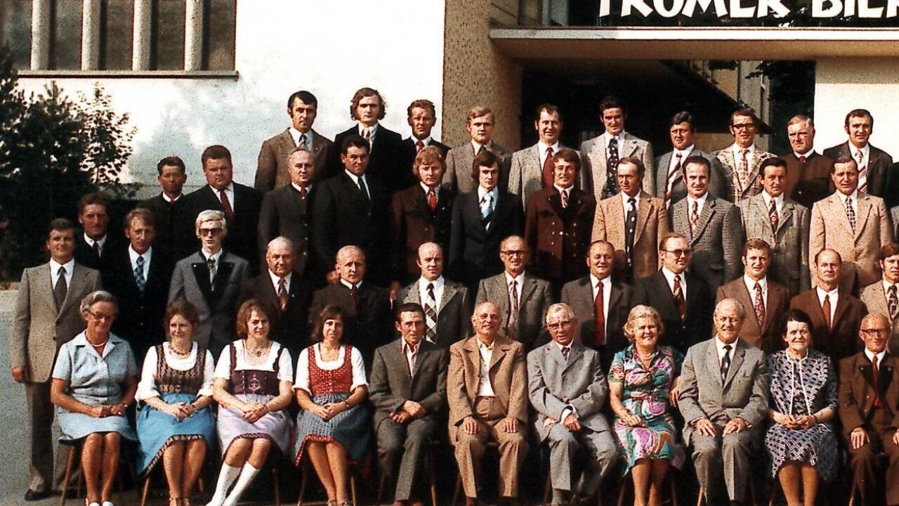Die Mitarbeiter und Mitarbeiterinnen der Trumer Brauerei im Jahr 1975... 