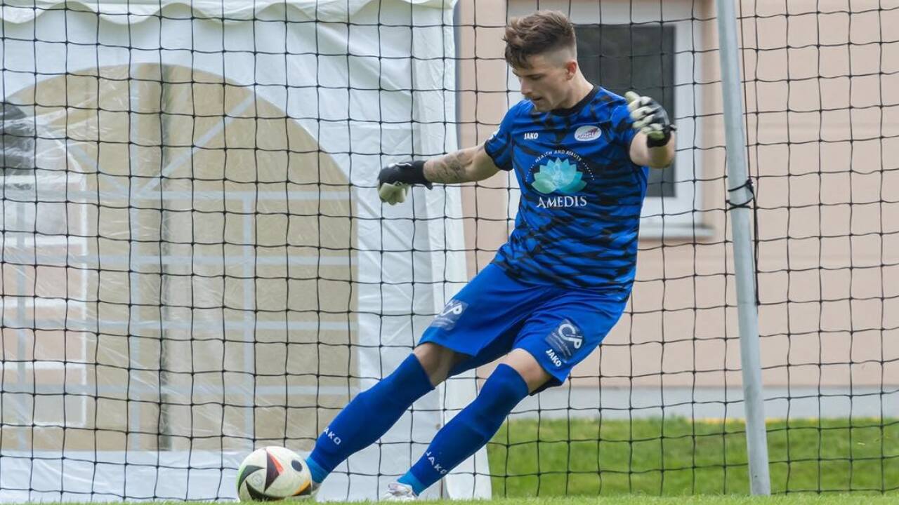 ASV-Goalie Paul Schranz ist in dieser Saison noch nicht der erhoffte Rückhalt. ASV-Goalie Paul Schranz ist in dieser Saison noch nicht der erhoffte Rückhalt.