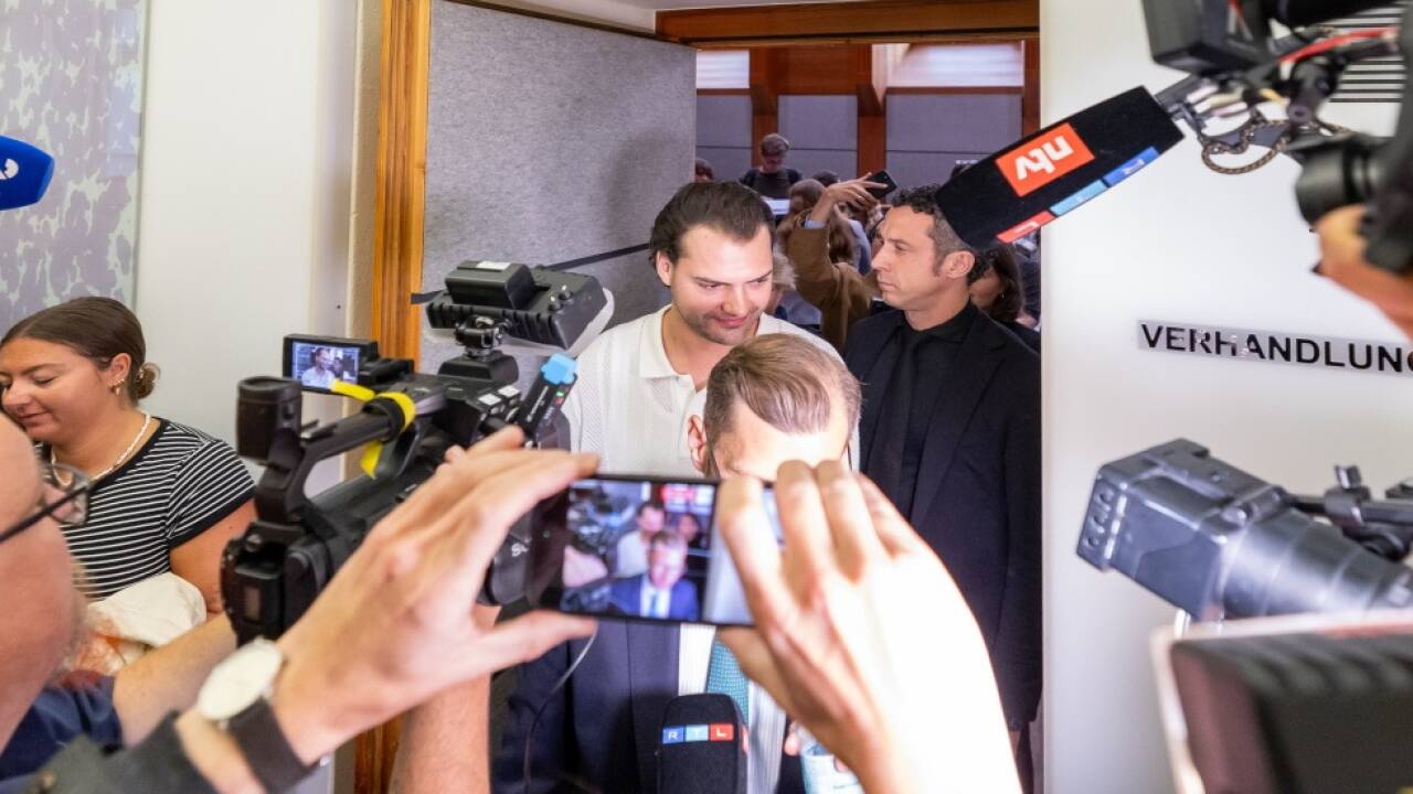 Jimi Blue Ochsenknecht am Freitag, 22. August 2025, nach dem Prozess wegen schweren Betrugs am Landesgericht Innsbruck. Das Verfahren wurde gegen eine Geldbuße beigelegt.  
