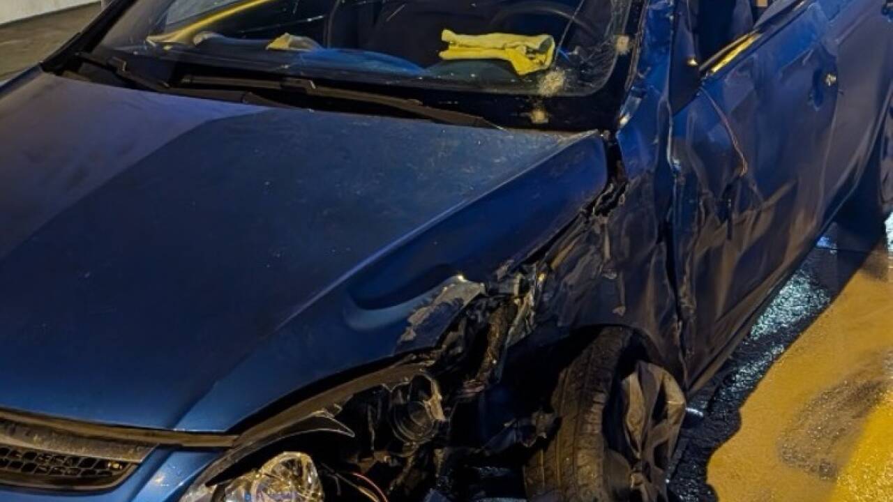 Der Pkw wurde schwer beschädigt. 